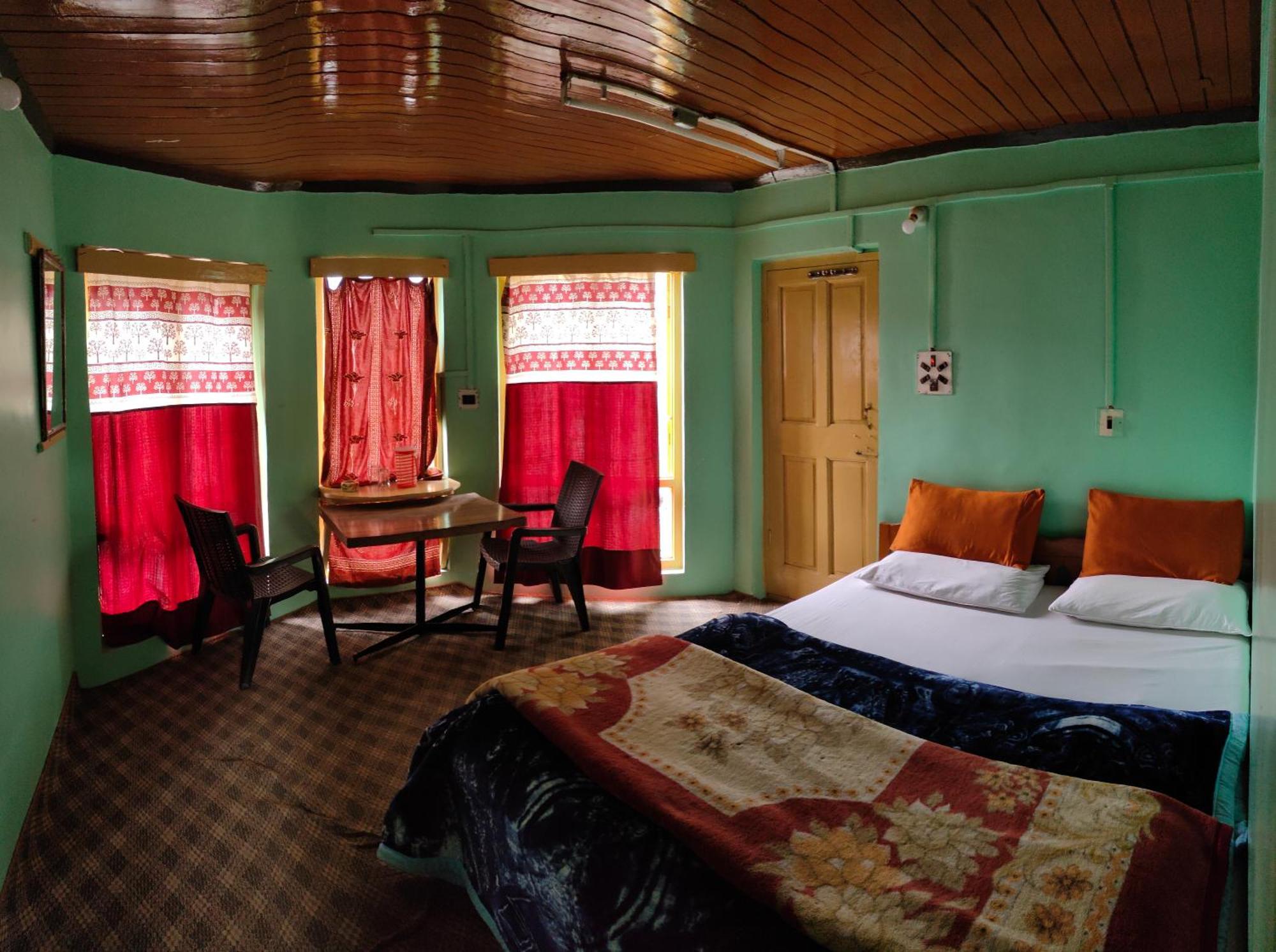 New Relax Inn, Pahalgam, 2 Km From Lidder Valley Екстериор снимка