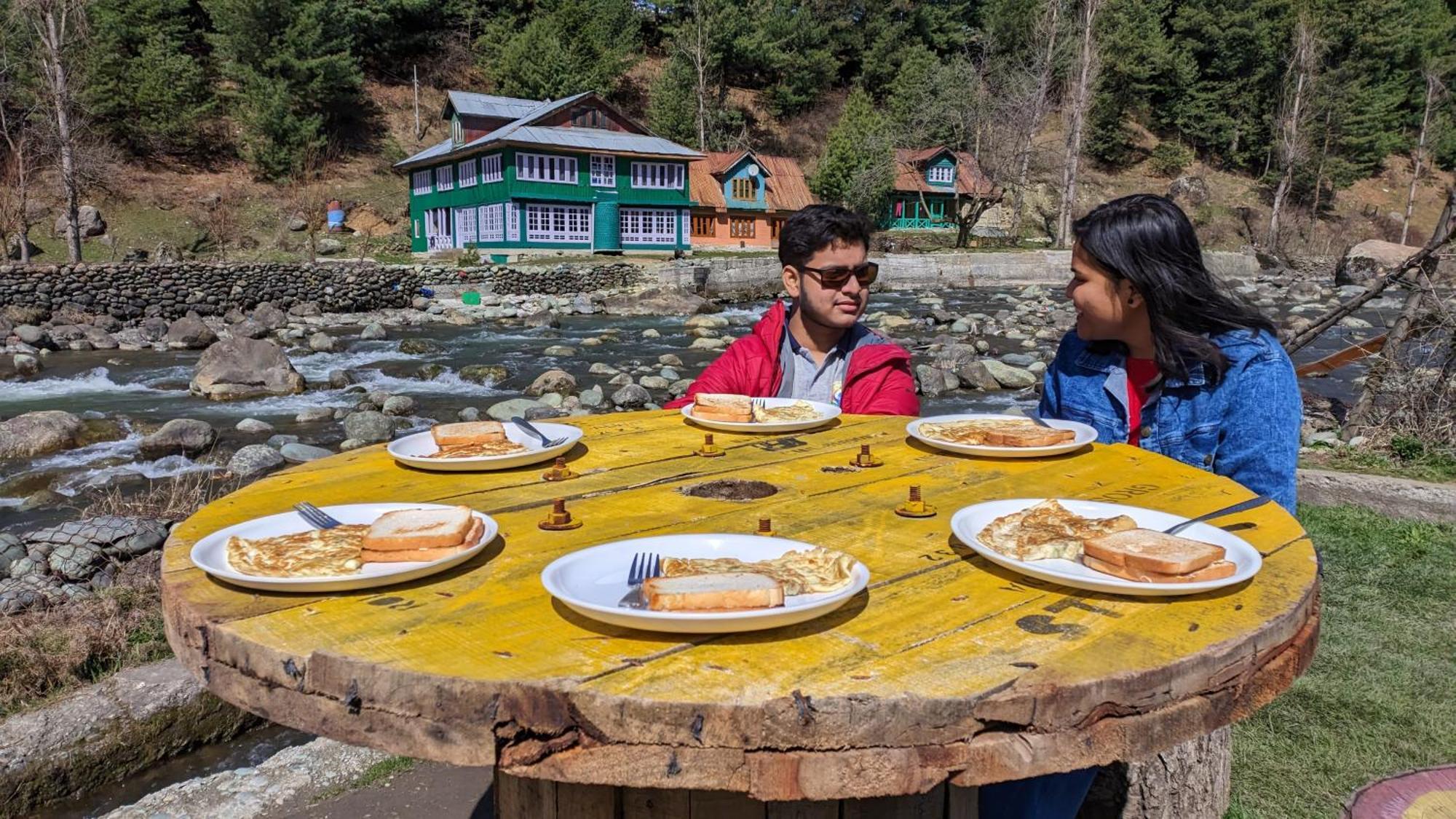 New Relax Inn, Pahalgam, 2 Km From Lidder Valley Екстериор снимка