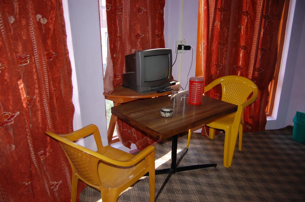 New Relax Inn, Pahalgam, 2 Km From Lidder Valley Екстериор снимка