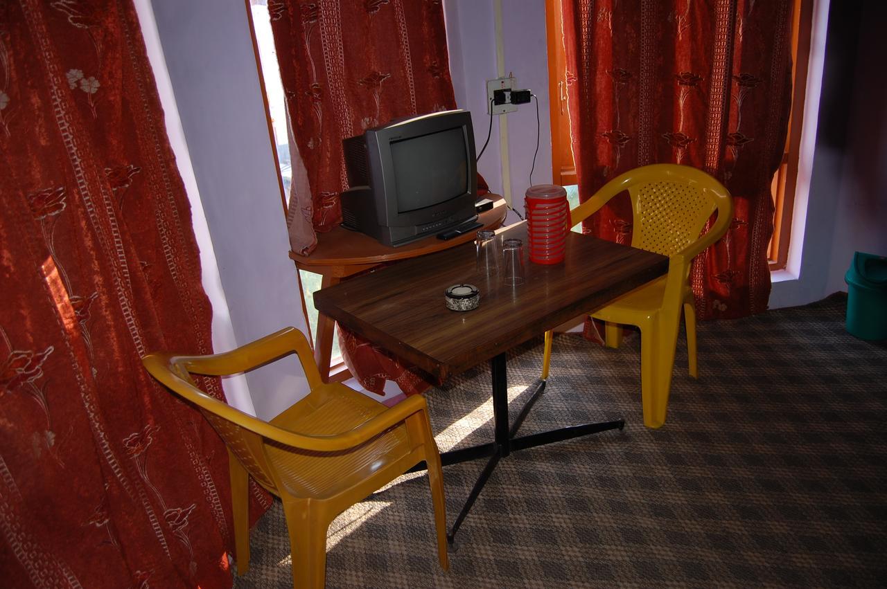 New Relax Inn, Pahalgam, 2 Km From Lidder Valley Екстериор снимка